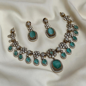 Delicate sets Heritage